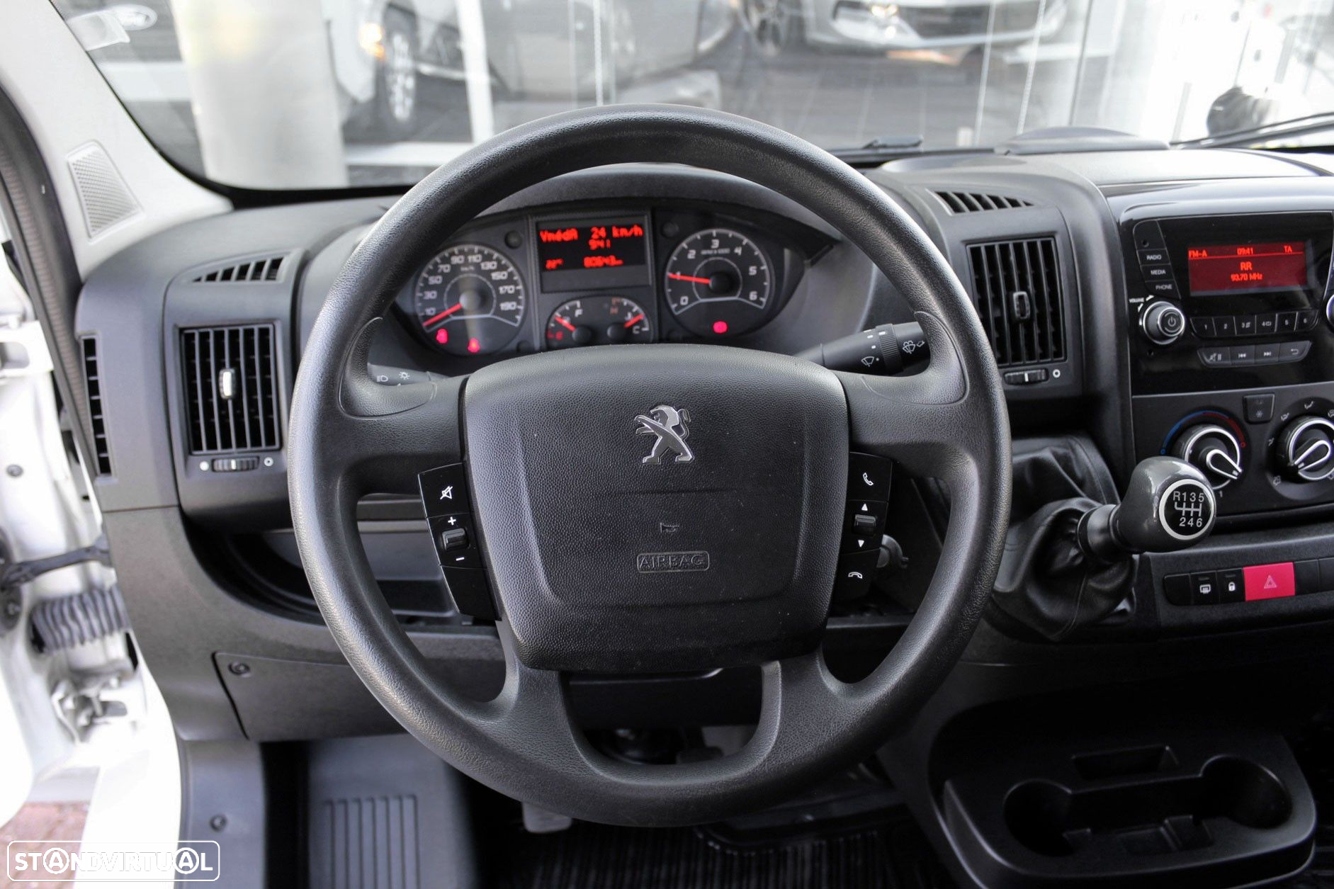 Peugeot Boxer 2.2 BlueHDi 330 L1H1 Premium - 23