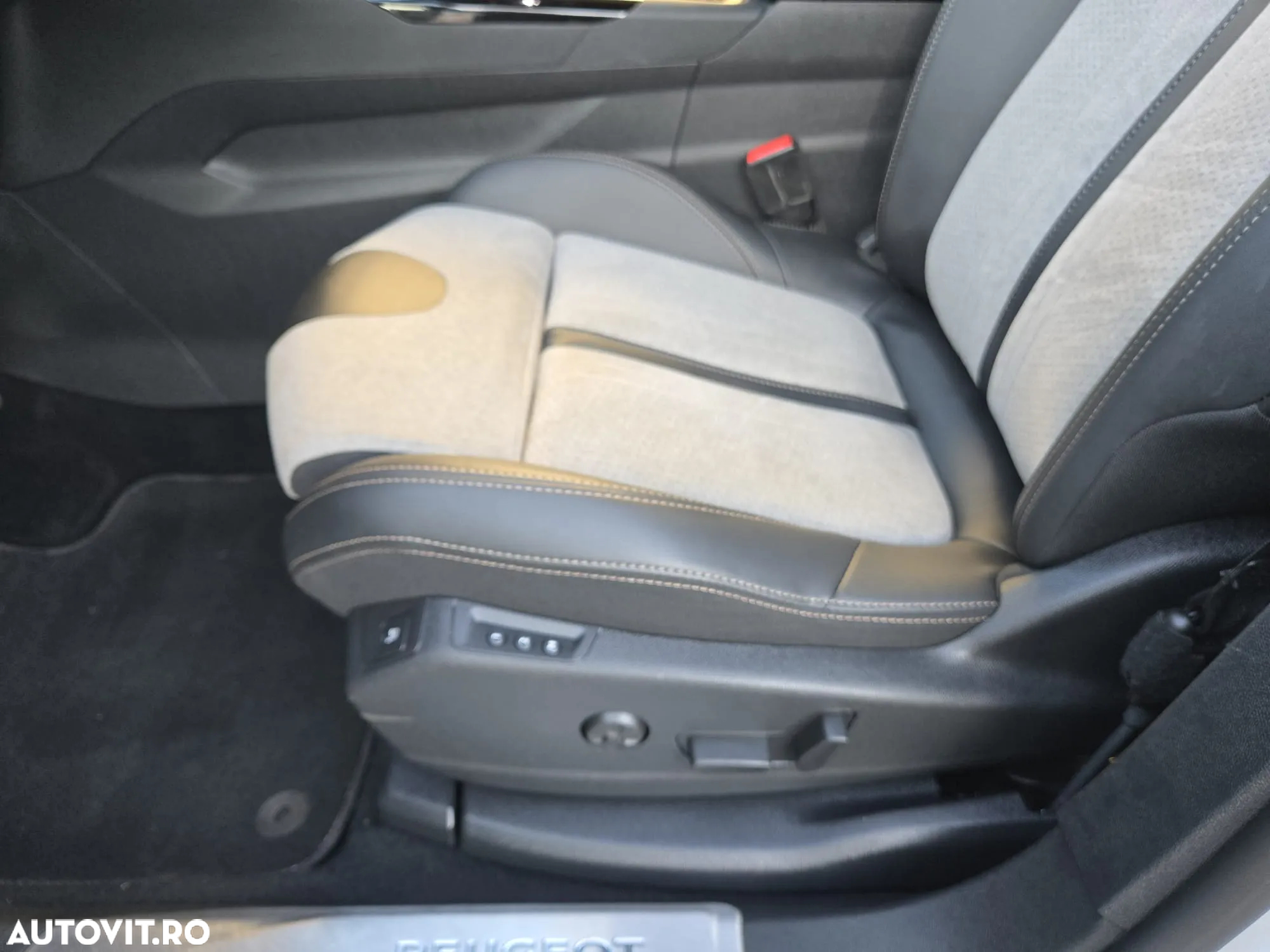 Peugeot 3008 Hybrid4 300 e-EAT8 GT Pack - 13