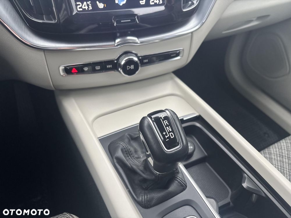 Volvo XC 60 D4 AWD Momentum - 25