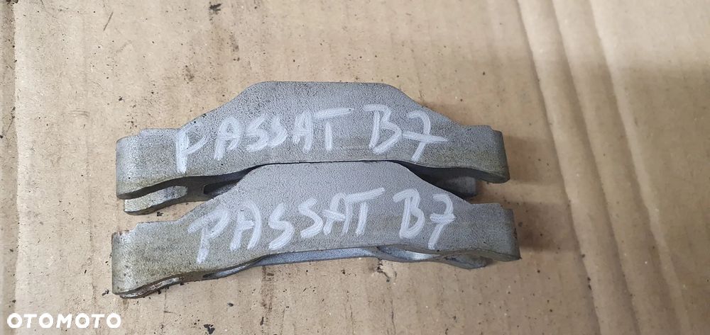 Mocowanie łapka wtrysków wtryskiwaczy wtryskiwacza wtrysku VW Passat B7 1.6 TDI 03L216 - 5