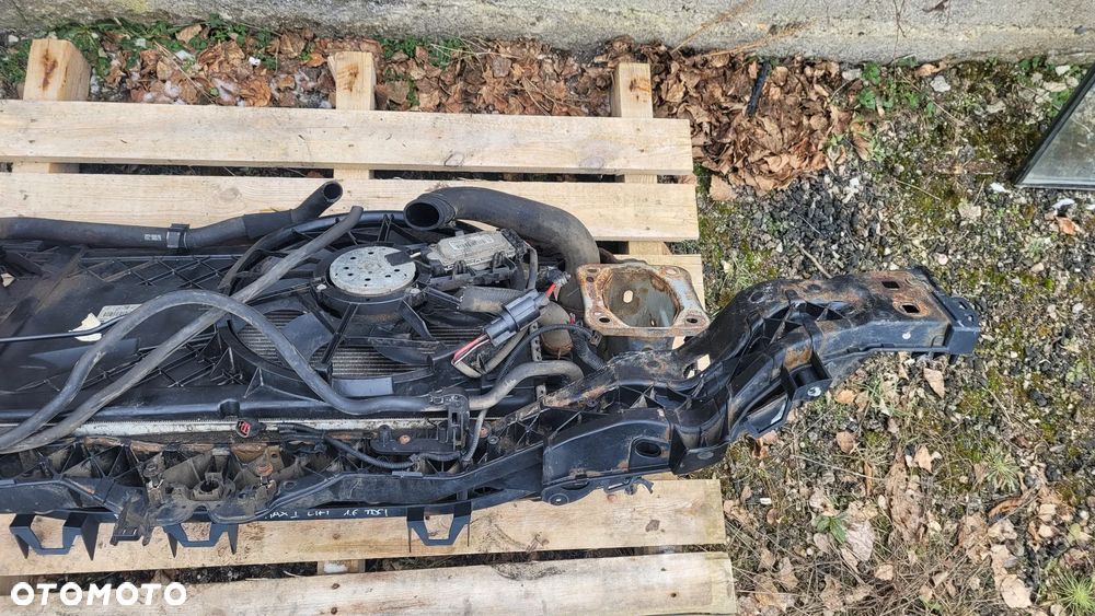 Ford C-max I lift 1.6 TDCI Pas przedni chlodnice - 5