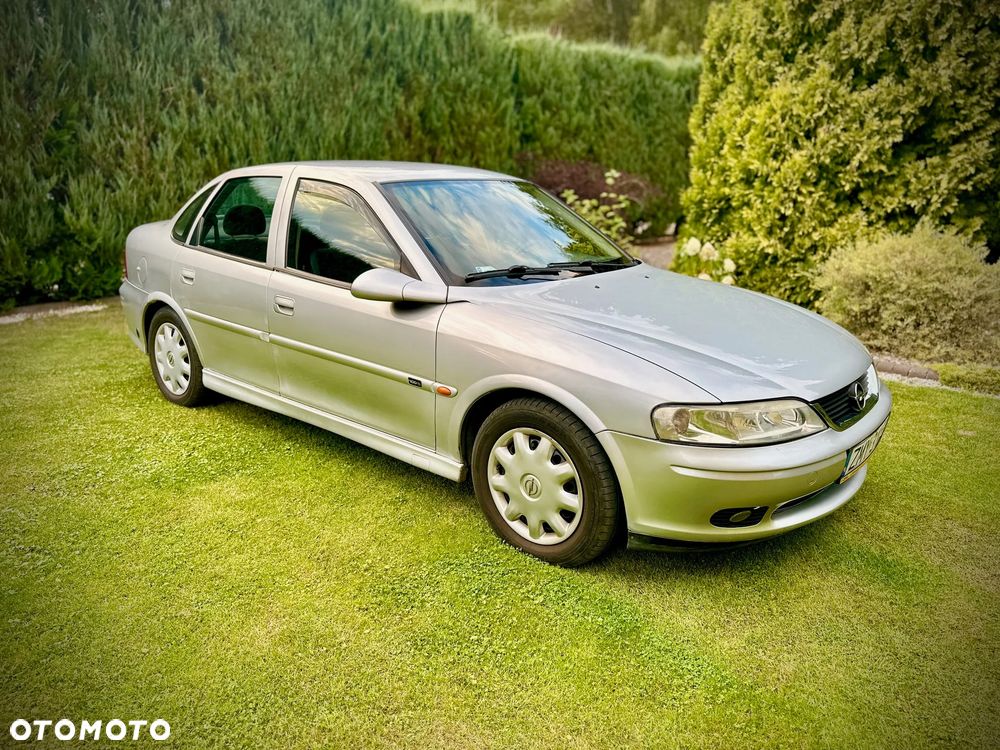 Opel Vectra 2.0-16 CDX - 1