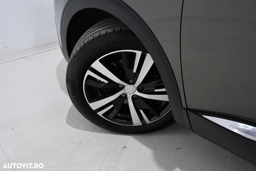 Peugeot 3008 1.2 PureTech Turbo S&S EAT6 Allure - 21