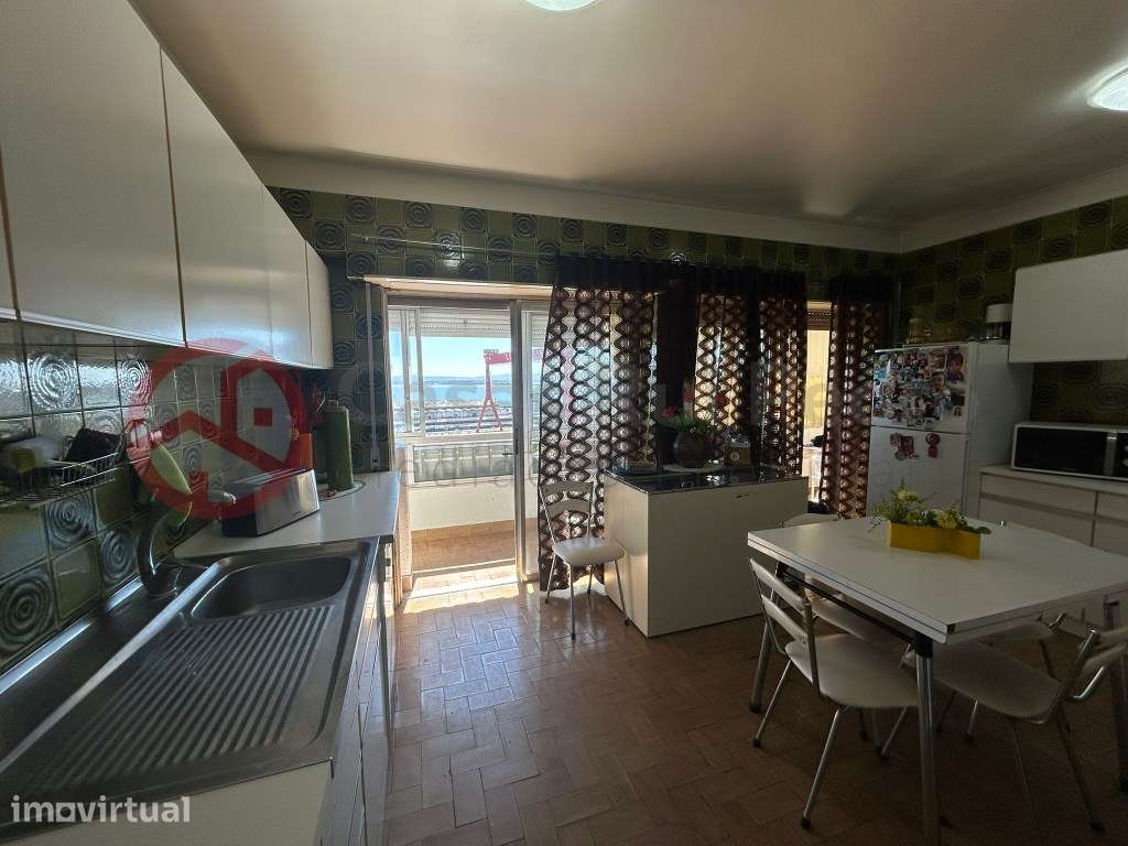 Apartamento T4+1 com Vista Deslumbrante sobre o Tejo, Cacilhas - Grande imagem: 3/31