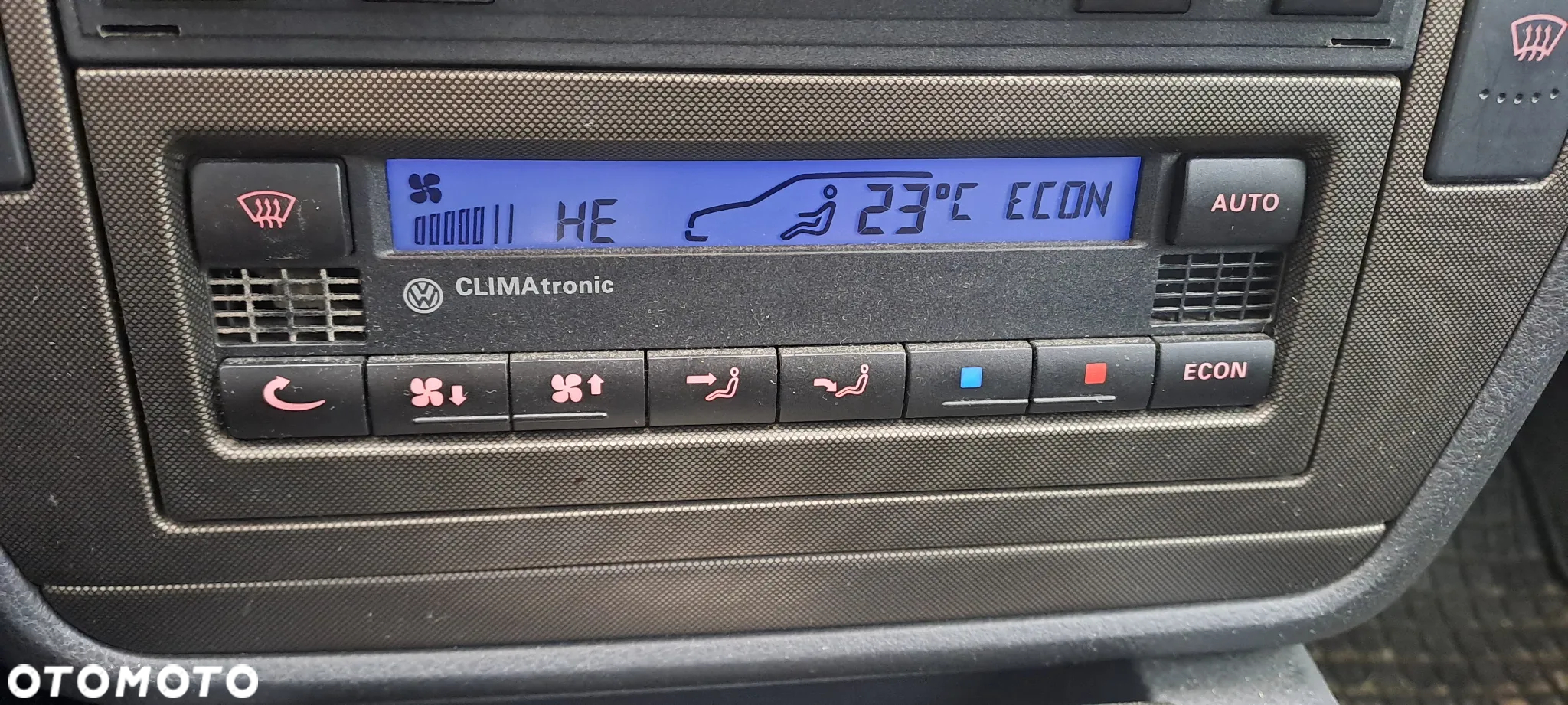 Volkswagen Passat 2.0 TDI DPF Comfortline - 11