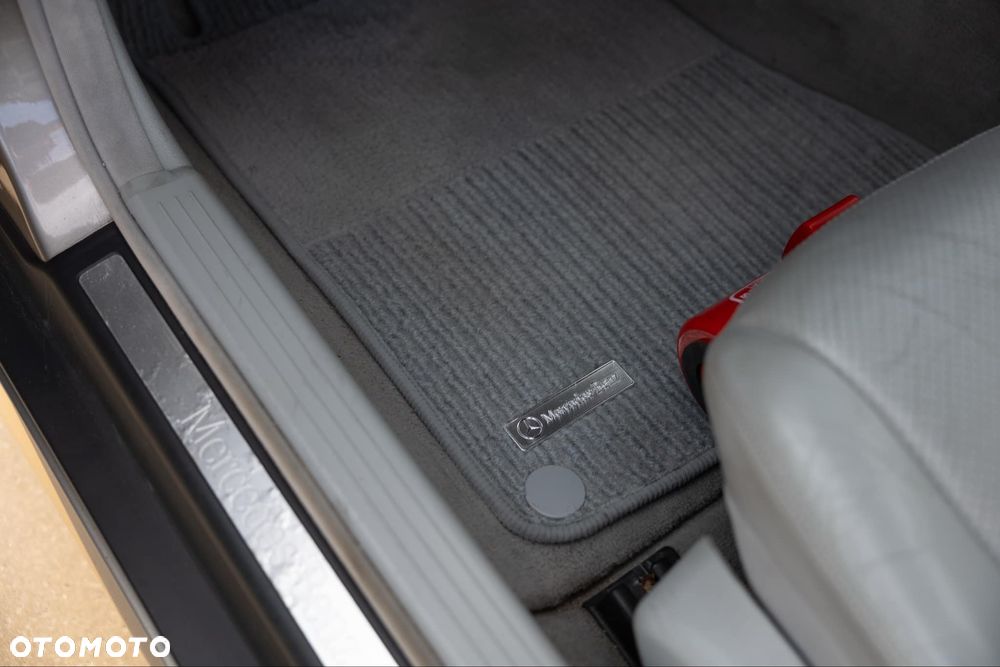 Mercedes-Benz Klasa C 320 4Matic Classic - 12