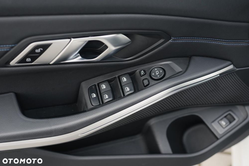 BMW Seria 3 - 33