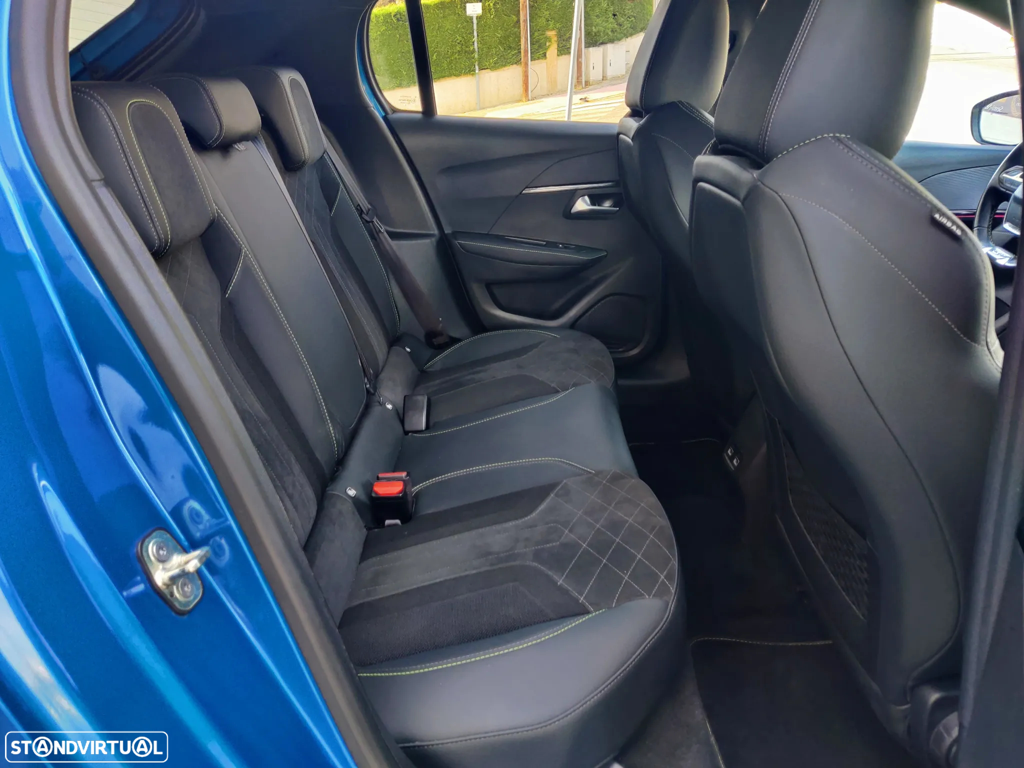 Peugeot e-208 50 kWh GT - 17