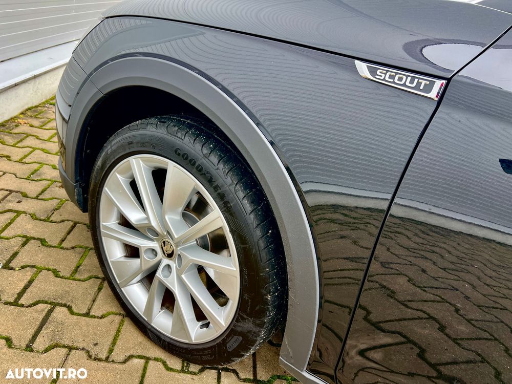 Skoda Octavia Combi 2.0 TDI DSG 4X4 Scout - 19