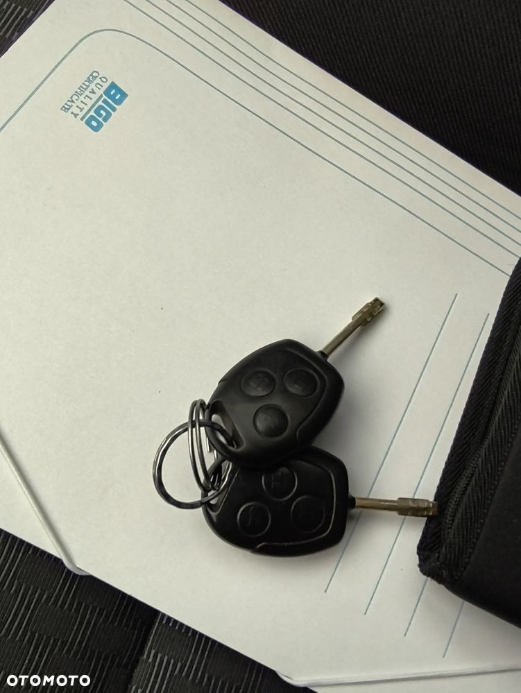 Ford Mondeo 1.8 Ambiente - 30