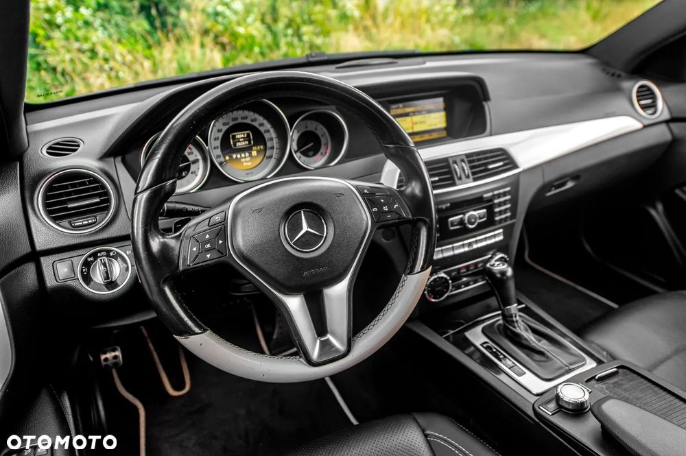 Mercedes-Benz Klasa C 180 BlueEFFICIENCY 7G-TRONIC - 26