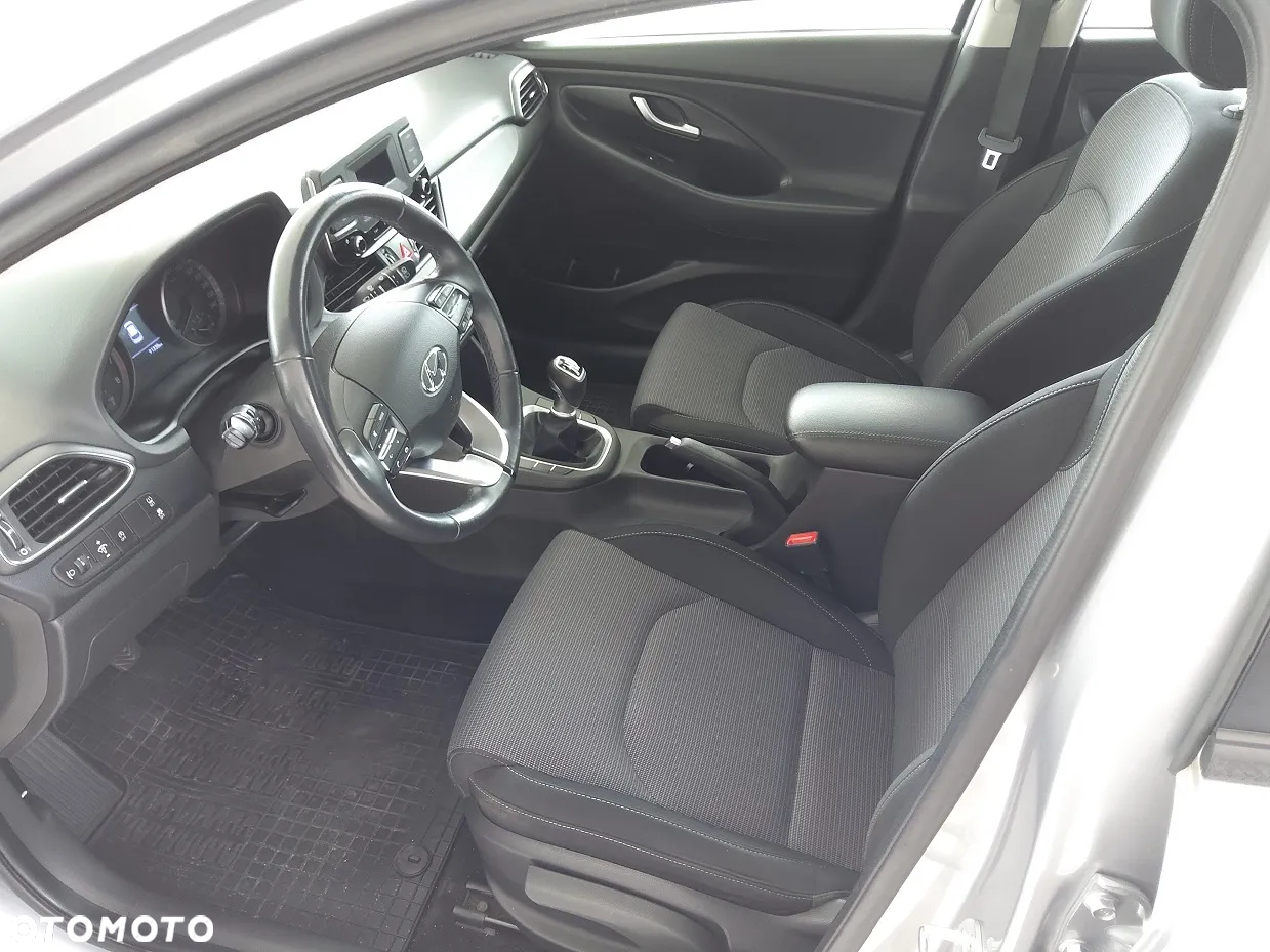 Hyundai i30 1.5 DPI Classic + - 9