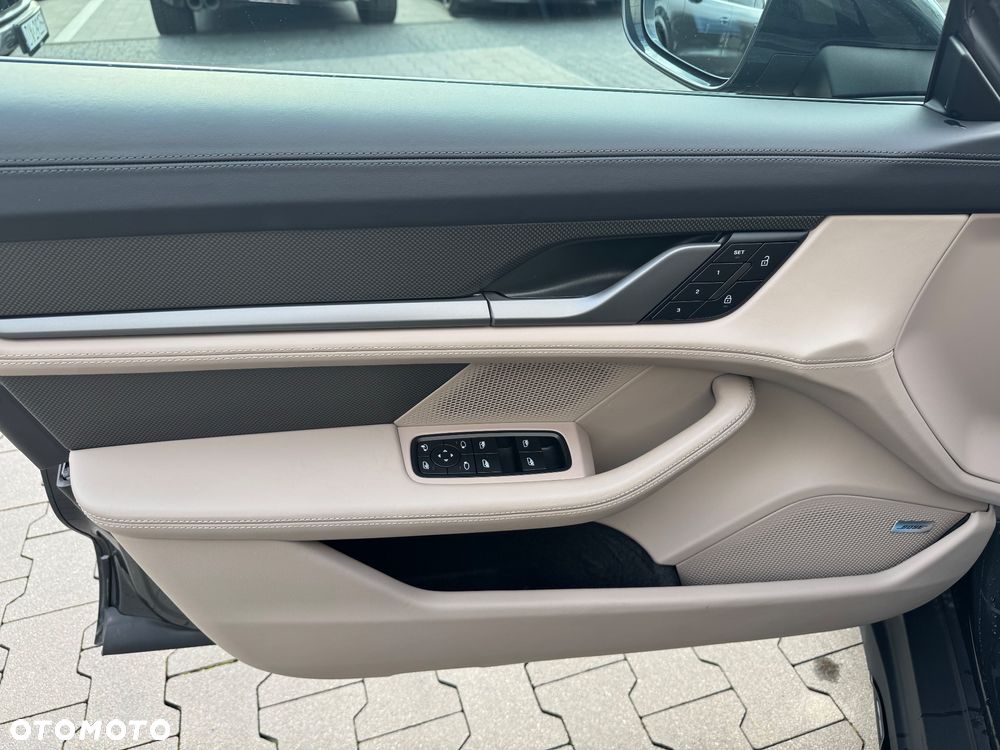 Porsche Taycan 105kWh 4 - 15