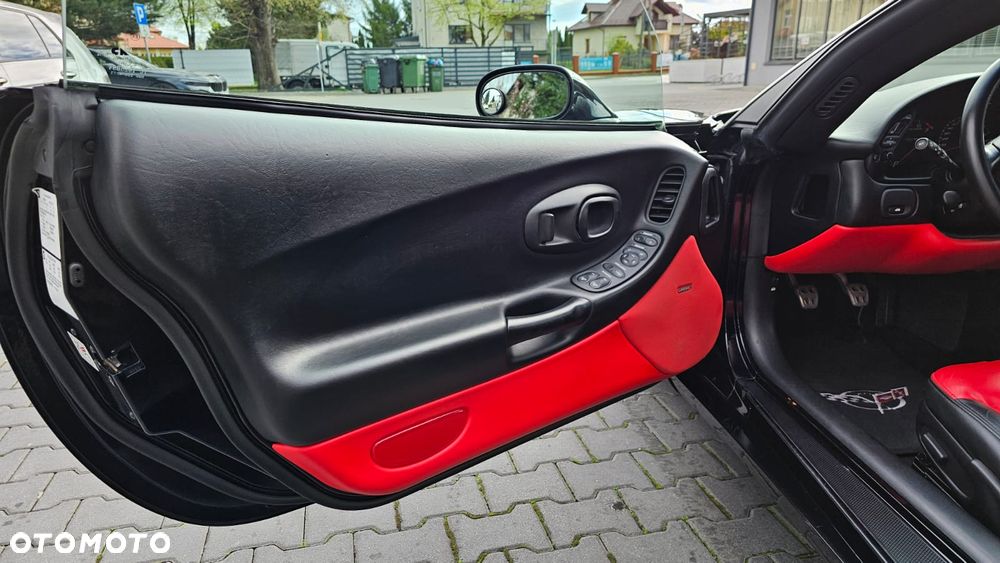 Chevrolet Corvette - 19