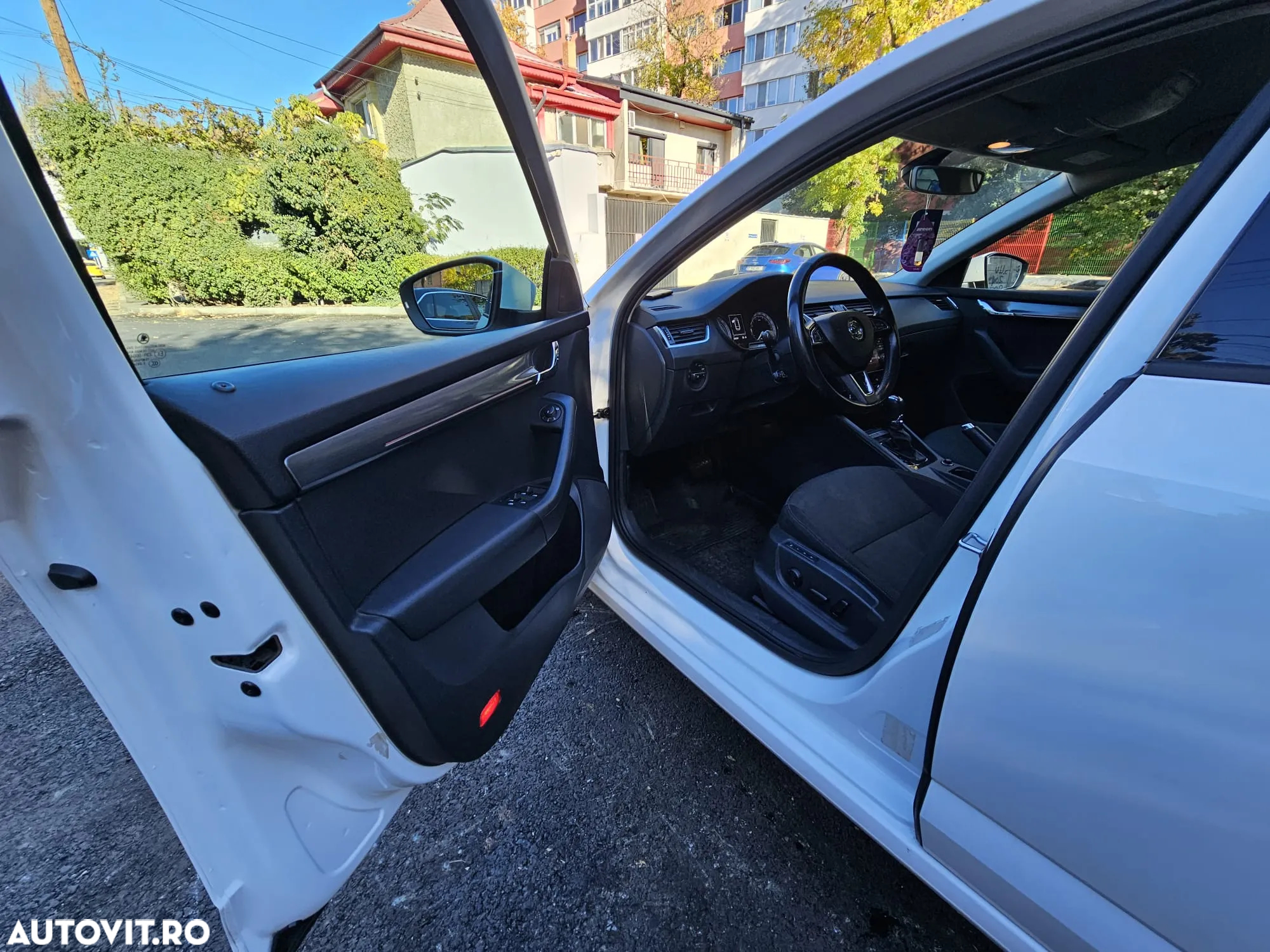 Skoda Octavia Combi Diesel 1.6 TDI DSG Style - 33