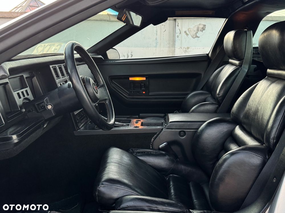 Chevrolet Corvette - 21