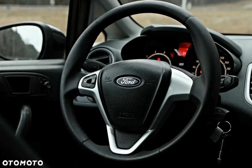Ford Fiesta 1.25 Champions Edition - 35