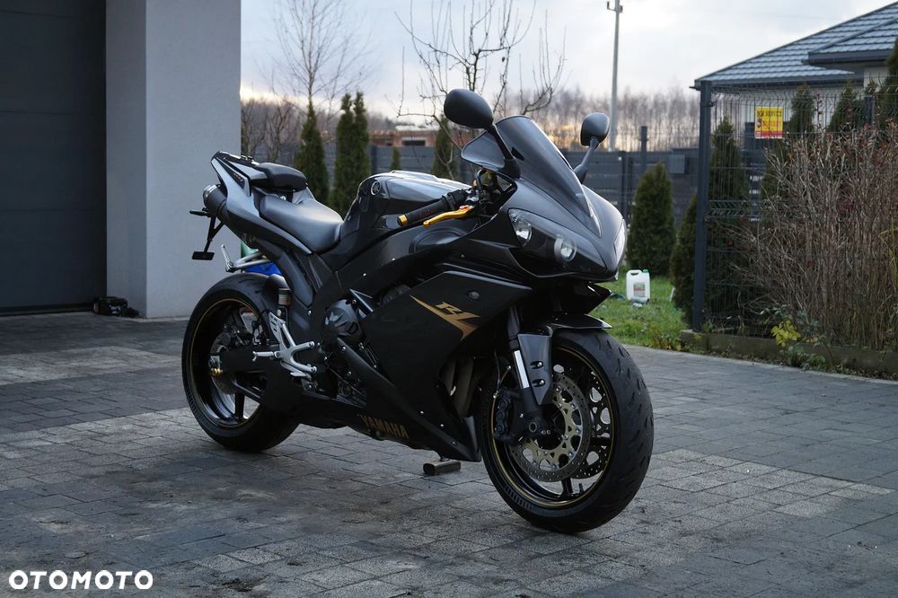 Yamaha R1 - 5