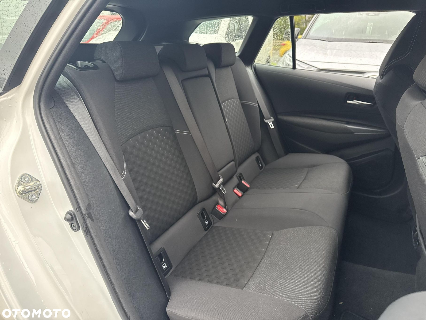 Toyota Corolla 1.8 Hybrid Comfort - 23