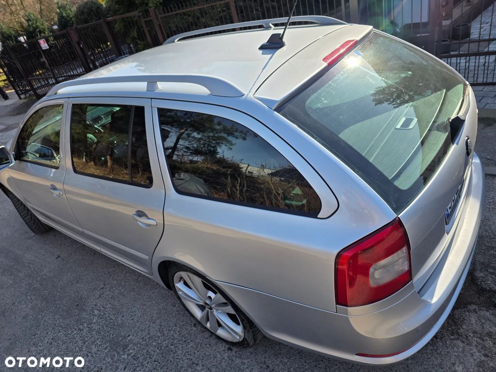 Skoda Octavia 2.0 TSI DSG RS - 6