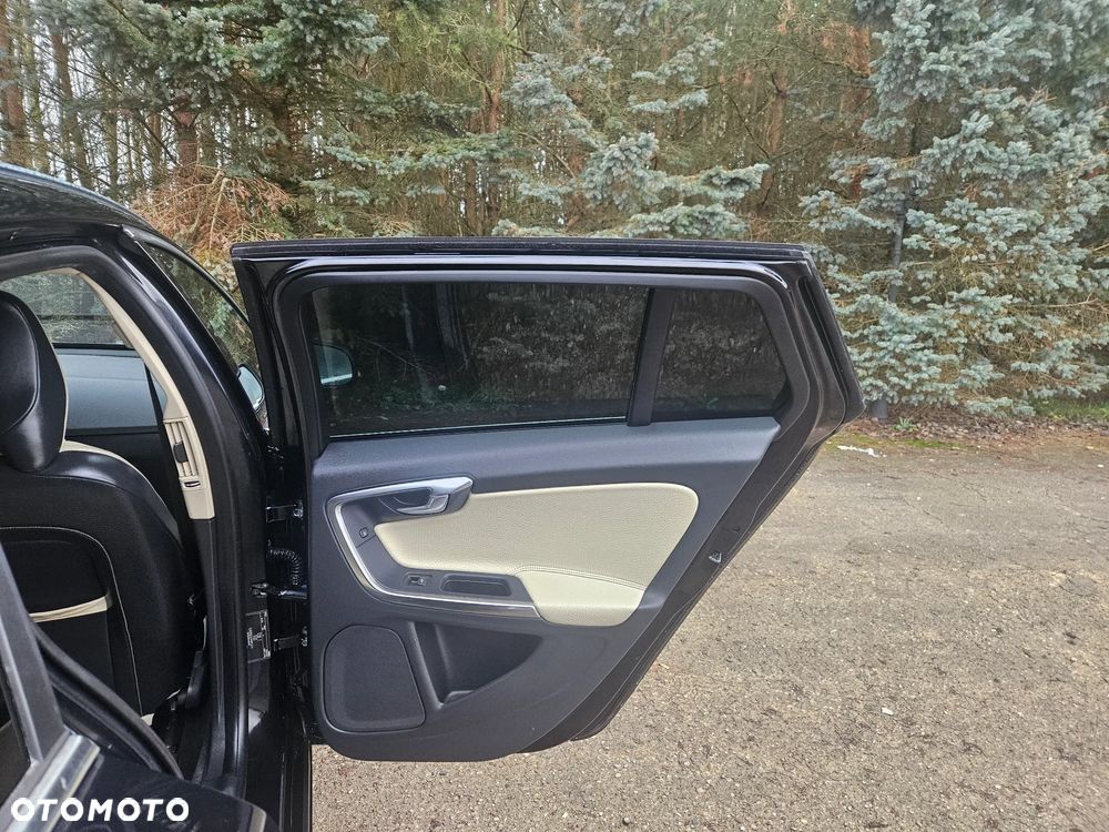 Volvo V60 DRIVe Summum - 34