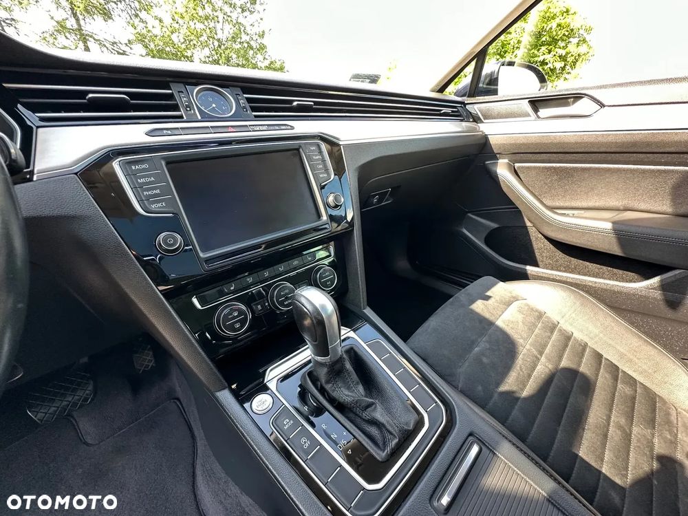 Volkswagen Passat Variant 2.0 TDI SCR DSG Highline - 28