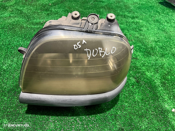 Farol esquerdo Fiat Doblo 2005