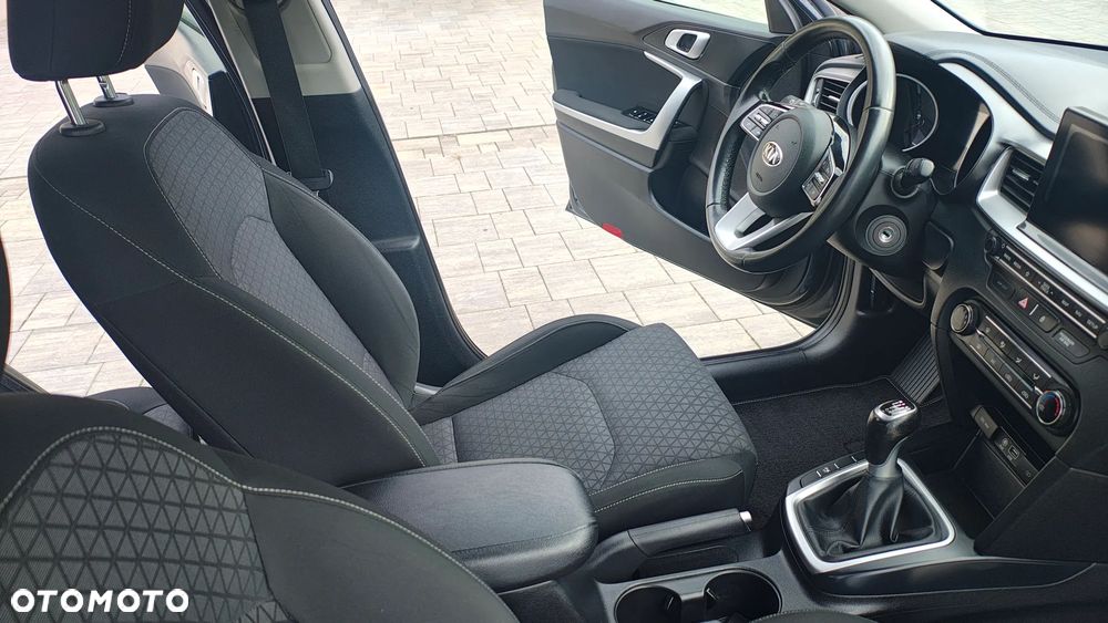 Kia Ceed 1.4 L - 23