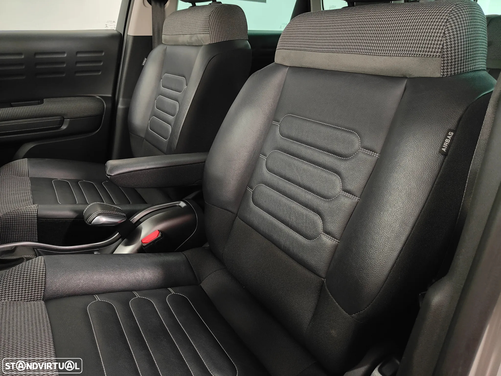 Citroën C3 Aircross 1.2 PureTech Shine EAT6 - 33