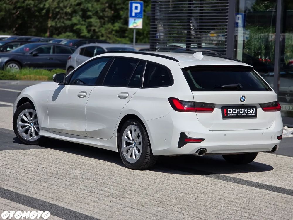 BMW Seria 3 318i Sport - 9