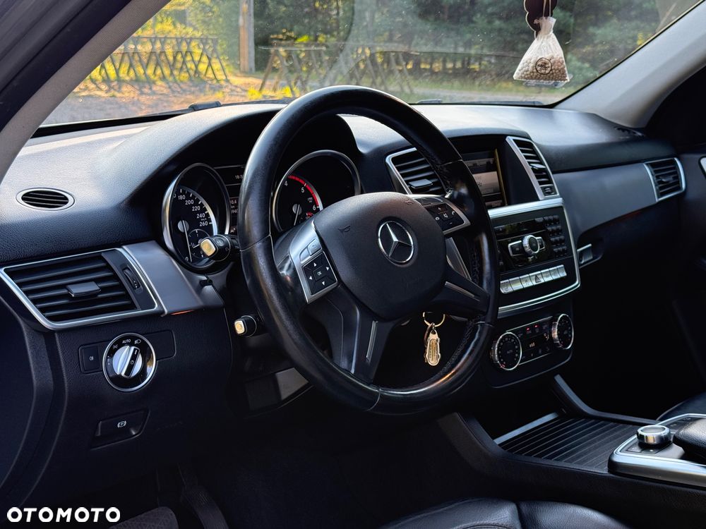 Mercedes-Benz ML - 15