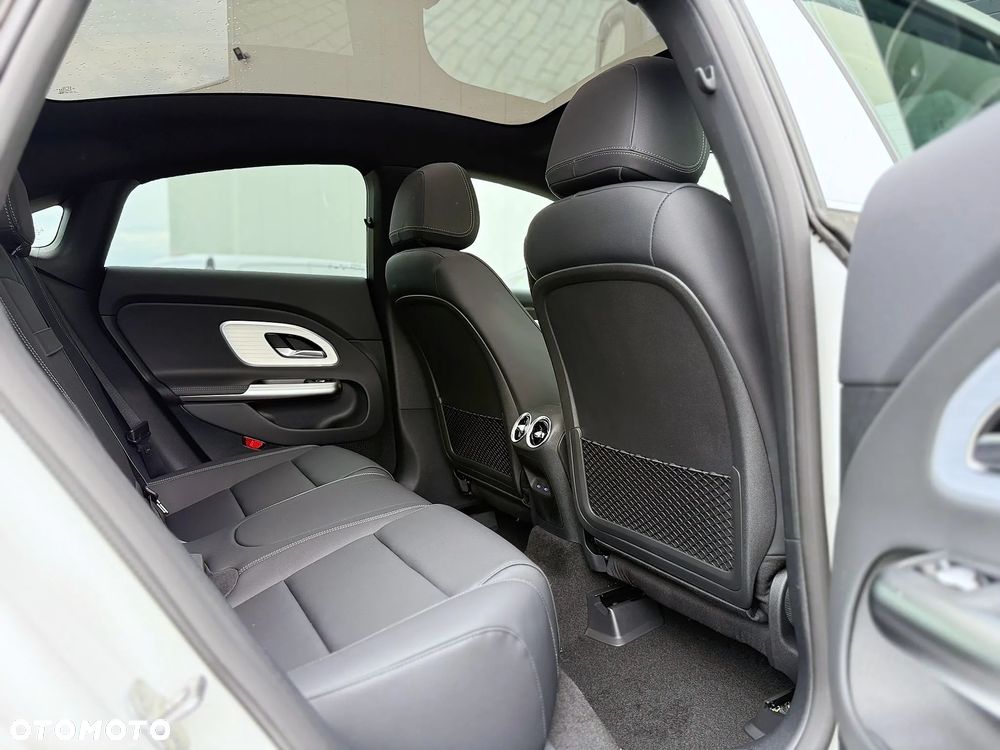 Mercedes-Benz CLA - 24