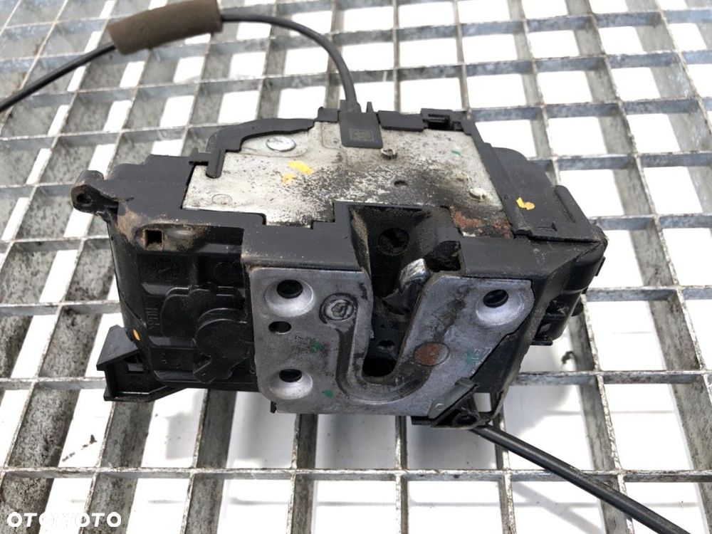 ZAMEK DRZWI PRAWY PRZÓD  RENAULT MASTER III Skrzynia (FV) 2010 - 2022 2.3 dCi 170 FWD (FV0L) 125 kW - 2