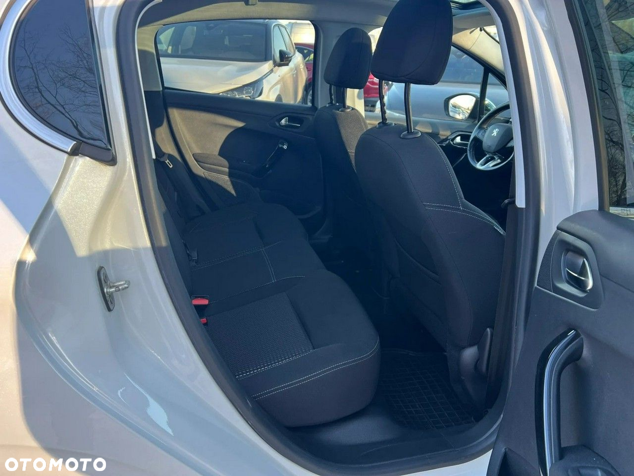 Peugeot 208 1.2 PureTech GPF Allure S&S EAT6 - 16