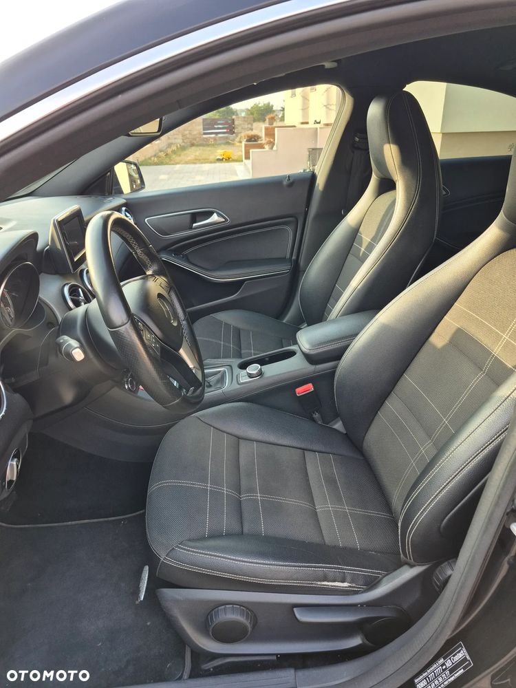 Mercedes-Benz CLA 180 Urban - 8