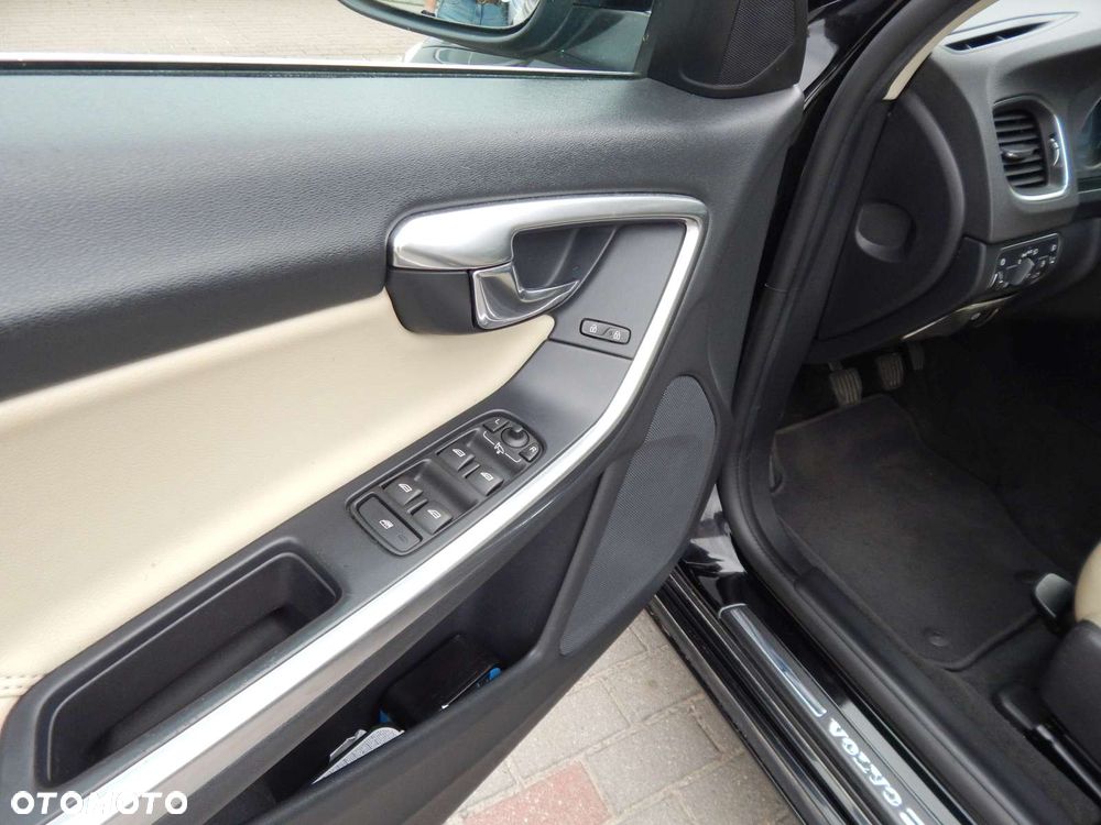 Volvo S60 D4 Drive-E Momentum - 16