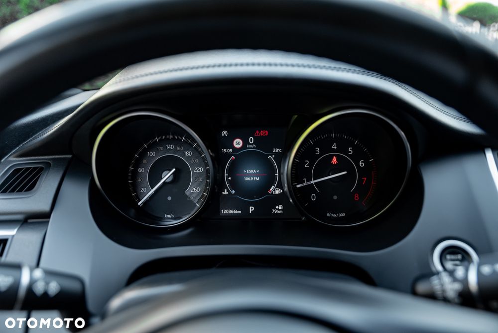 Jaguar E-Pace P250 AWD R-Dynamic - 33