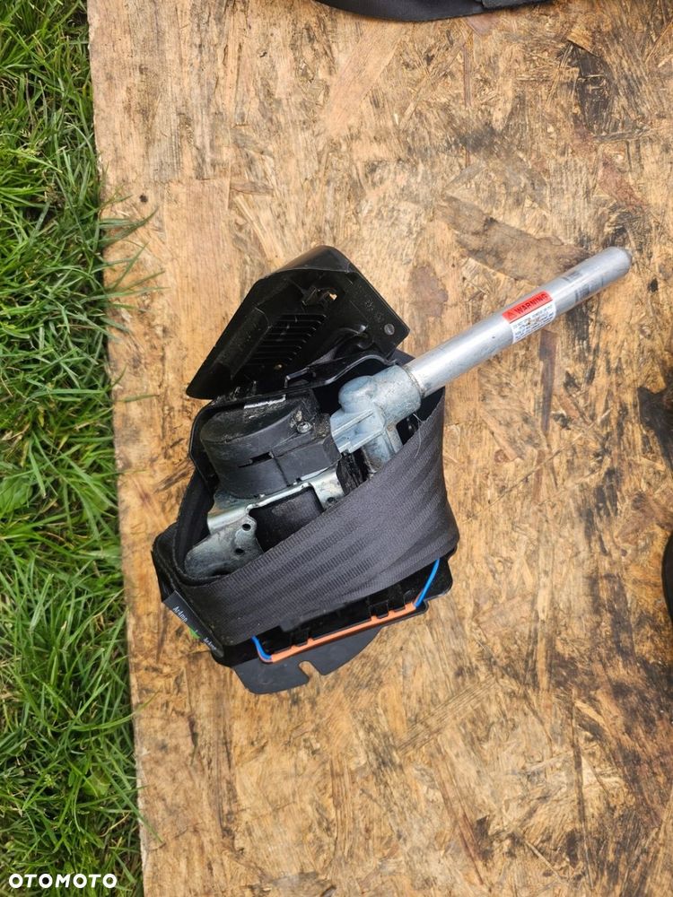 Pas bezpieczeństwa środkowy 39859409 Volvo V70 II