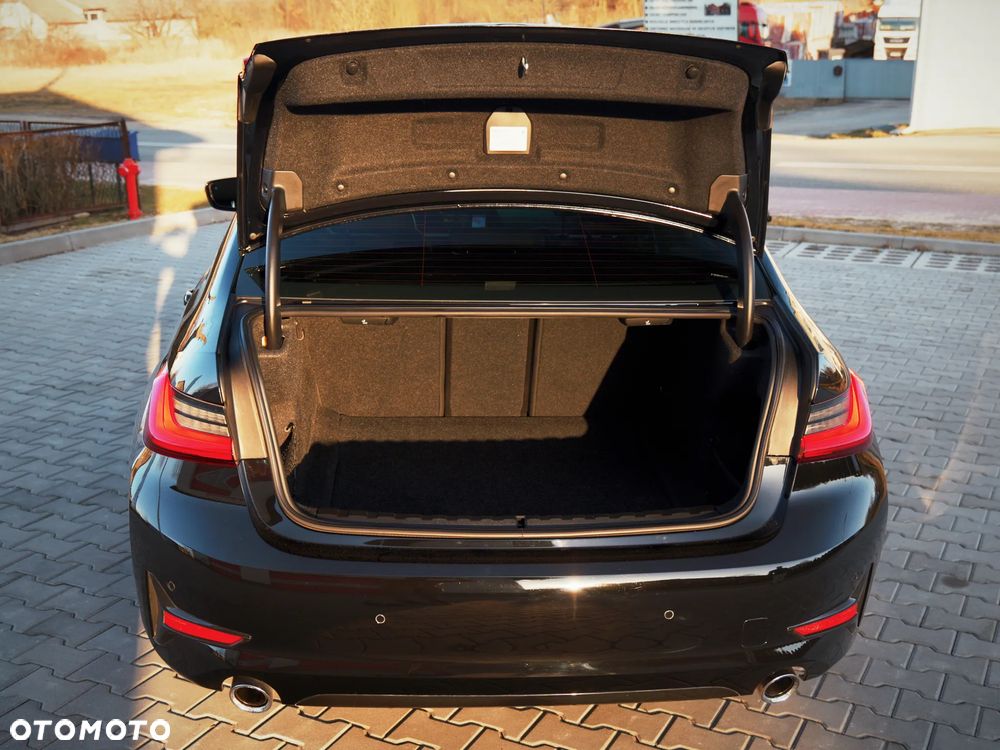 BMW Seria 3 330i xDrive M Sport - 15