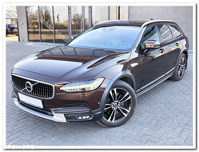 Volvo V90 Cross Country - 1