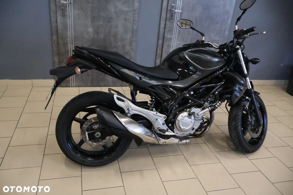 Suzuki Gladius - 10