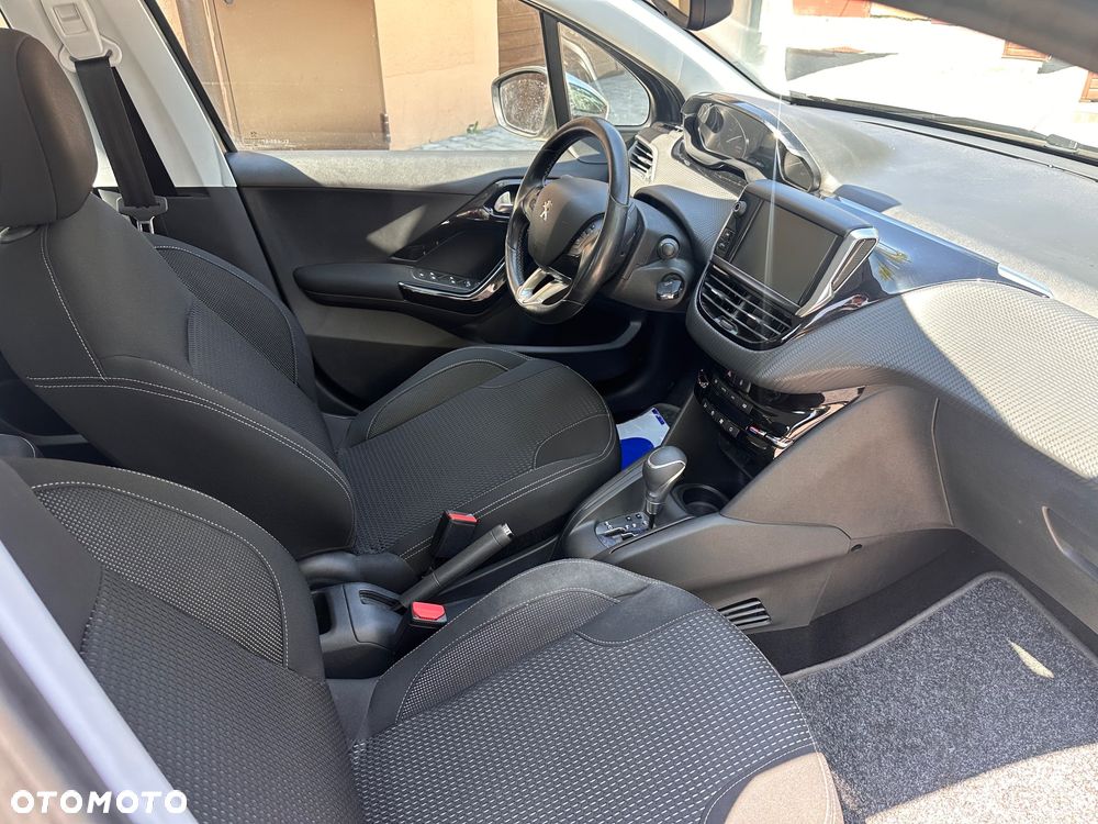 Peugeot 208 PureTech 110 Stop & Start EAT6 Signature - 7