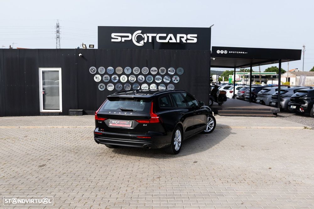 Volvo V60 2.0 B4 Essential Auto - 6