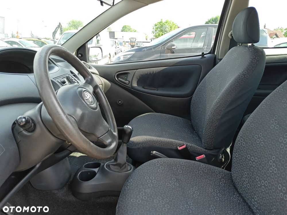 Toyota Yaris - 8