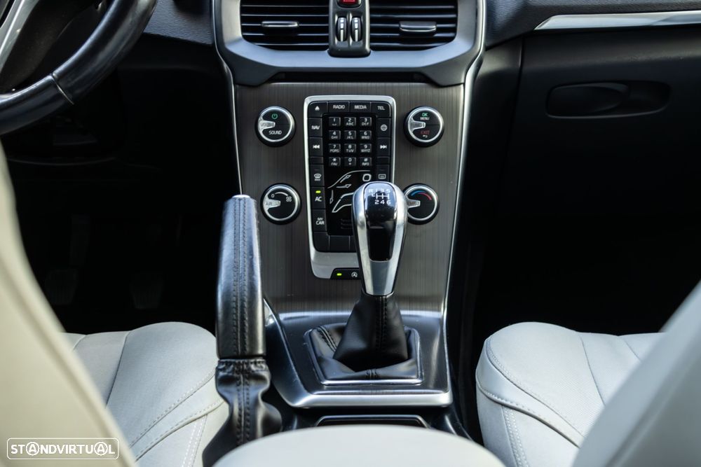 Volvo V40 1.6 D2 Momentum - 24