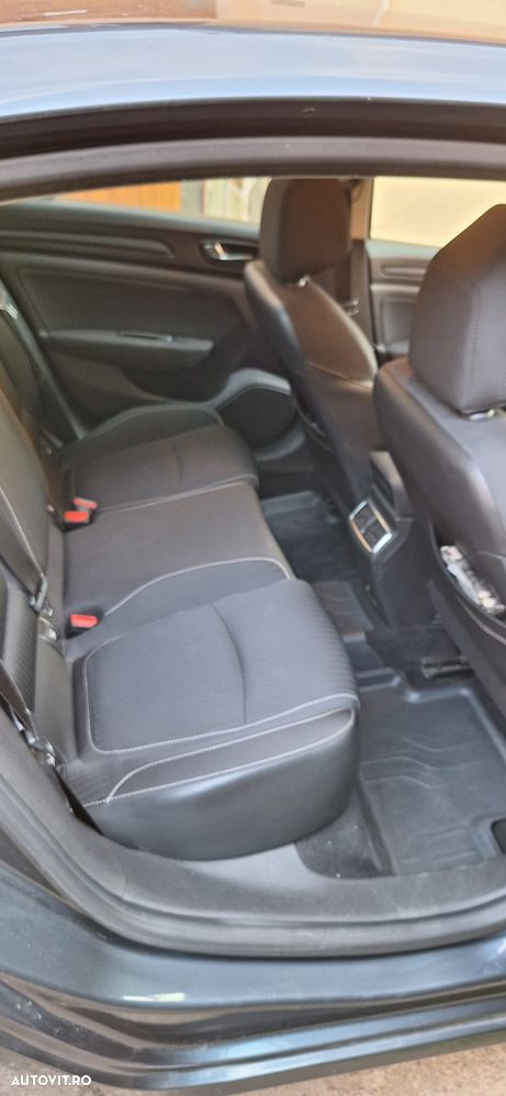 Renault Megane TCe Zen - 9