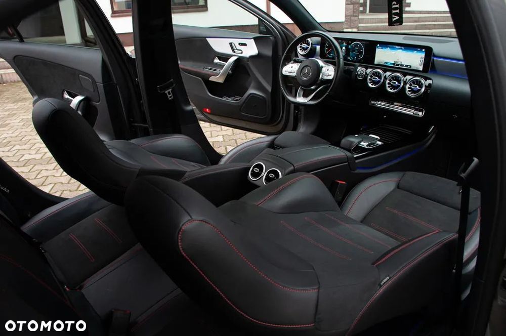 Mercedes-Benz Klasa A 180 d AMG Line 7G-DCT - 34