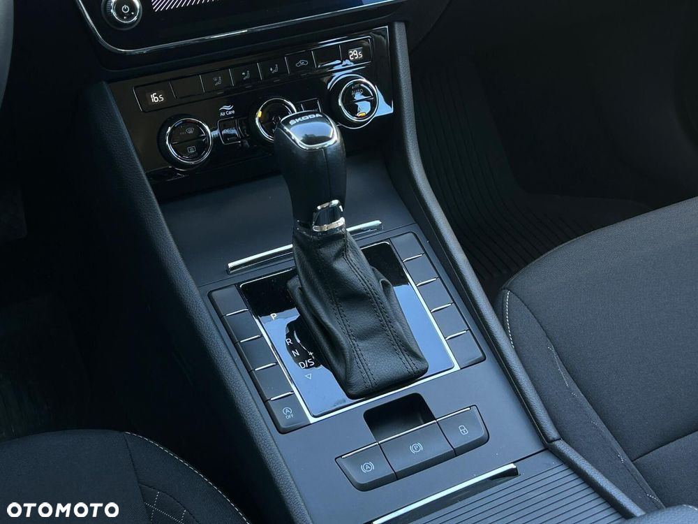 Skoda Superb 1.5 TSI Active DSG - 25