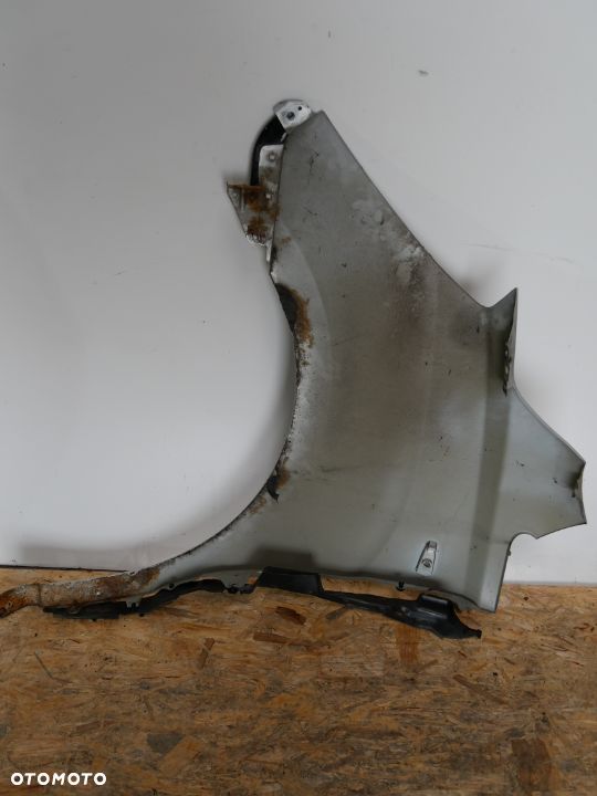 BŁOTNIK PRZEDNI PRAWY HYUNDAI H1 I800 07-15  MCL - 6