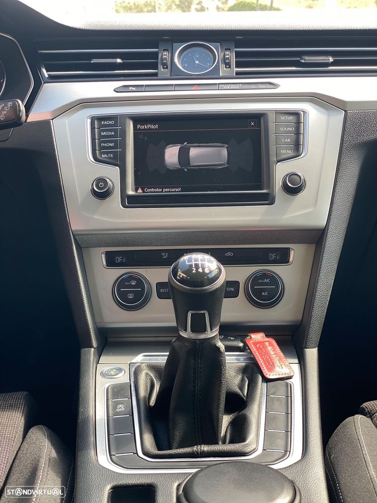 VW Passat Variant 1.6 TDI BlueMotion - 10